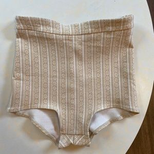 Novella Royale short shorts size medium